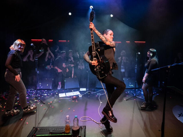 H Laura Jane Grace στο Onassis Channel στο YouTube