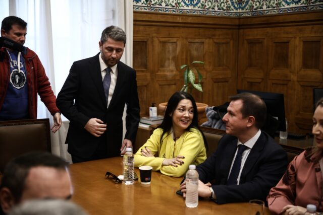 «Ναι» από το ΠΑΣΟΚ στον Νικήτα Κακλαμάνη για πρόεδρο της Βουλής