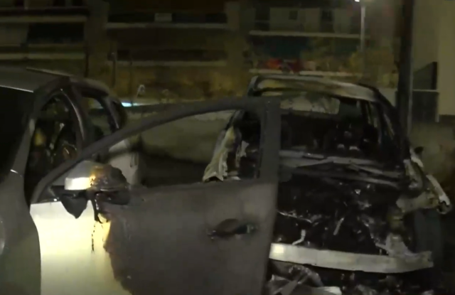 Άγνωστοί έβαλαν φωτιά σε σταθμευμένα αυτοκίνητα στα Πατήσια