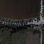 Παραμένουν στον κόμβο της Γυρτώνης οι αγρότες