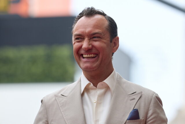 Ο Τζουντ Λο θα υποδυθεί τον Βλαντιμίρ Πούτιν στη νέα ταινία του Ολιβιέ Ασαγιάς