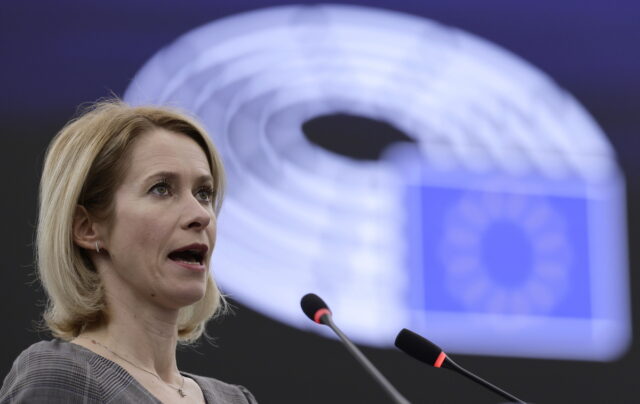 H EE καταδικάζει τα «φρικτά εγκλήματα» που διαπράχθηκαν κατά αμάχων στη Συρία