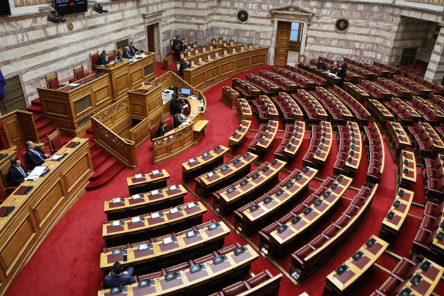 Βουλή: Υπερψηφίστηκε μόνο από τους βουλευτές της ΝΔ το νομοσχέδιο για την έμφυλη βία