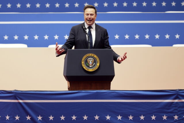 Οργισμένος ο Ίλον Μασκ με τη Wikipedia γιατί καταχώρησε τον ναζιστικό χαιρετισμό