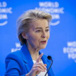 Νταβός – Ούρσουλα φον ντερ Λάιεν: «H ΕΕ είναι έτοιμη να τείνει το χέρι στην Κίνα»