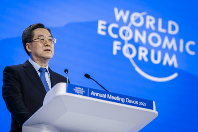 Νταβός: Ευρώπη και Κίνα εν αναμονή του Ντόναλντ Τραμπ