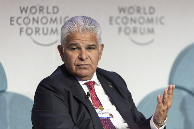 Ο πρόεδρος του Παναμά απαντά από το Νταβός στον Τραμπ για τη Διώρυγα