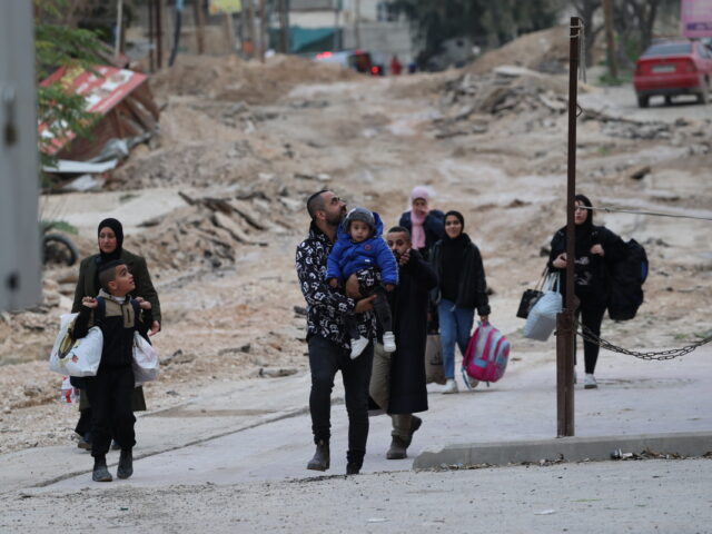 Δεκάδες χιλιάδες Παλαιστίνιοι εκτοπίζονται από τη Δυτική Όχθη
