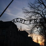 Ο κόσμος τιμά τη μνήμη της απελευθέρωσης του Άουσβιτς