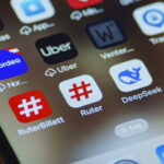 DeepSeek: Αναστάτωση προκαλεί στη Σίλικον Βάλεϊ η χαμηλού κόστους κινεζική εταιρεία Τεχνητής Νοημοσύνης