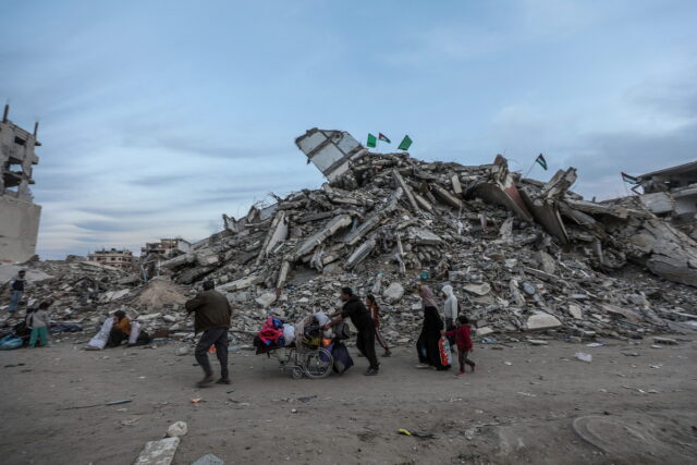 Η Χαμάς καταγγέλλει ότι το Ισραήλ καθυστερεί την είσοδο της βοήθειας στη Γάζα