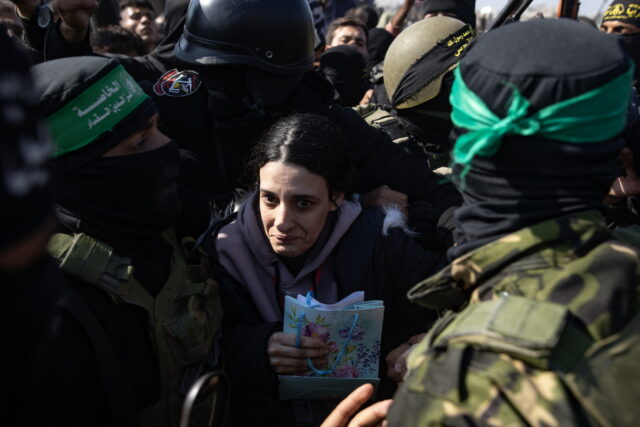 Το Ισραήλ αναστέλλει «μέχρι νεωτέρας» την απελευθέρωση Παλαιστίνιων αιχμαλώτων