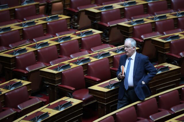 ΠΑΣΟΚ για Τασούλα: Στην εκπνοή των καθηκόντων του, υπέγραψε επιχορηγήσεις φορέων της εκλογικής του περιφέρειας