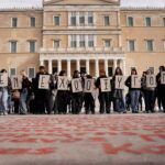 «Δεν έχω oξυγόνο»: Μεγαλειώδεις συγκεντρώσεις σε όλη την Ελλάδα για το έγκλημα στα Τέμπη