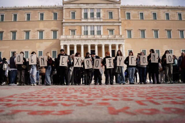 «Δεν έχω oξυγόνο»: Μεγαλειώδεις συγκεντρώσεις σε όλη την Ελλάδα για το έγκλημα στα Τέμπη