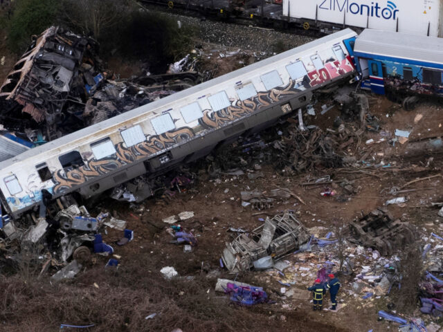 Τέμπη: Διορία έως το τέλος της εβδομάδας για τις εκταφές
