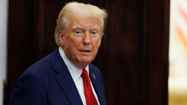 Ο Τραμπ προτείνει οι Παλαιστίνιοι της Γάζας να μεταφερθούν στην Αίγυπτο και στην Ιορδανία