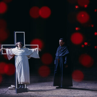 Η δύναμη του πεπρωμένου: Σε εννέα φωτογραφίες, η sold out παράσταση της Λυρικής