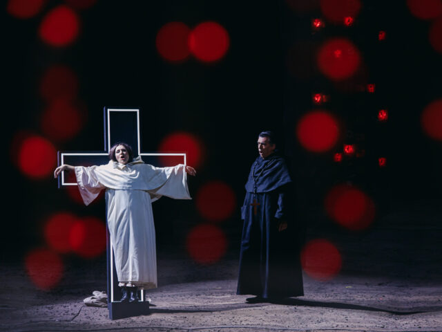 Η δύναμη του πεπρωμένου: Σε εννέα φωτογραφίες, η sold out παράσταση της Λυρικής