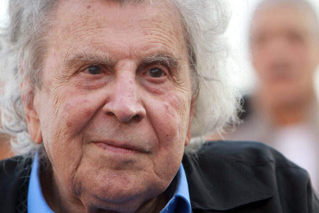 Μίκης Θεοδωράκης: Η ζωή του εμβληματικού συνθέτη γίνεται ταινία