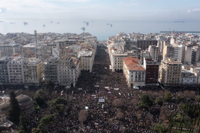 Τέμπη: Μεγαλειώδης συγκέντρωση και πορεία στη Θεσσαλονίκη