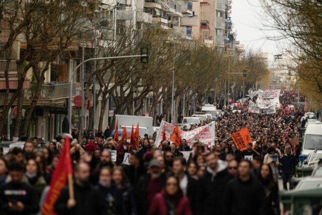 «Το έγκλημα στα Τέμπη δεν θα συγκαλυφθεί»: Φοιτητικά και μαθητικά συλλαλητήρια την Παρασκευή