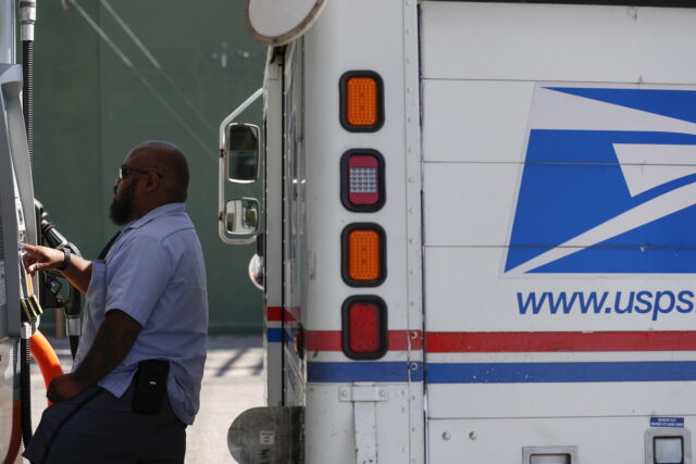 ΗΠΑ: Τα αμερικανικά ταχυδρομεία δεν θα δέχονται «προσωρινά» δέματα από την Κίνα