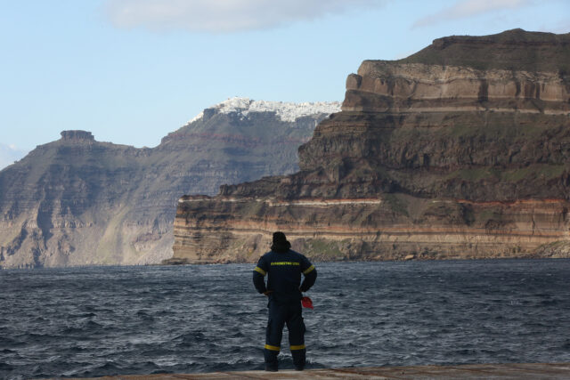 ΕΚΠΑ για σεισμούς στη Σαντορίνη: Κίνδυνος κατολισθήσεων ακόμα και με δυνατή βροχή