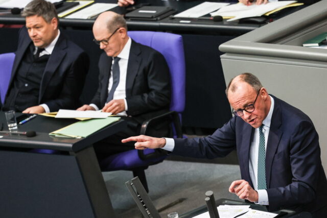 Γερμανία: Τελευταία «μονομαχία» Σολτς – Μερτς πριν από τις εκλογές