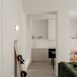 Σύγχρονο αθηναϊκό διαμέρισμα με αναφορά στη δεκαετία του ’60