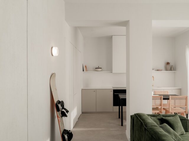 Σύγχρονο αθηναϊκό διαμέρισμα με αναφορά στη δεκαετία του ’60