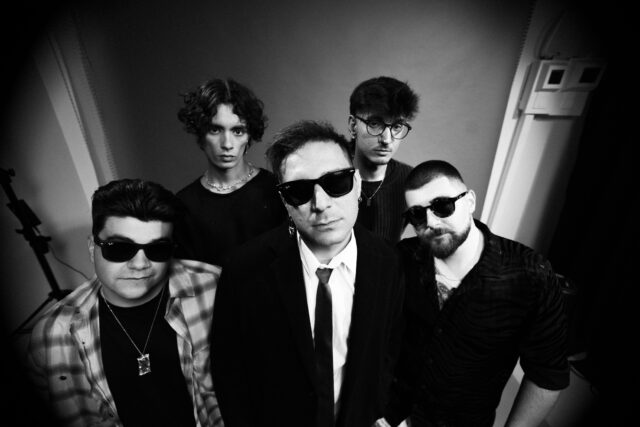 Οι Royal Arch παρουσιάζουν το νέο τους single “Glittering Light”