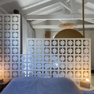 Μια παλιά διώροφη αποθήκη στη Χίο μετατράπηκε σε cozy country house