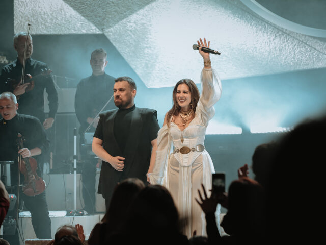 Νατάσσα Μποφίλιου: “Κάτι καίγεται” και τις Κυριακές από τον Μάρτιο