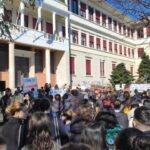 Ιωάννινα: Μεγάλη συμμετοχή στο πανεκπαιδευτικό συλλαλητήριο για το έγκλημα των Τεμπών