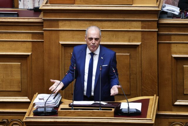 Τέμπη: Μηνυτήρια αναφορά στον Άρειο Πάγο από τον Κυρ. Βελόπουλο