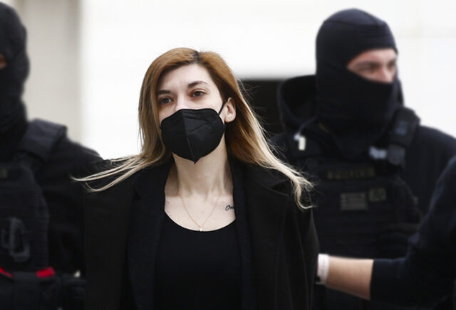 Ρούλα Πισπιρίγκου: Άτυπη αναπαράσταση με κούκλα – Ολοκληρώθηκε η απολογία