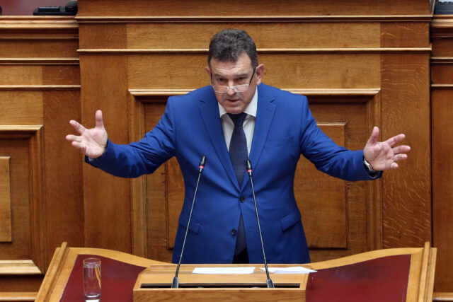 Ελεύθερος αφέθηκε ο βουλευτής που προκάλεσε φθορές σε έργο τέχνης στην Εθνική Πινακοθήκη