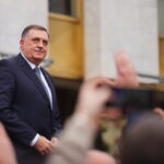 Ένταλμα σύλληψης κατά του ηγέτη των Σέρβων της Βοσνίας Μίλοραντ Ντόντικ