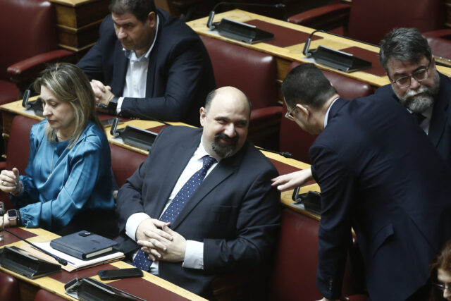 Βουλή: Οι τοποθετήσεις των εισηγητών για τη σύσταση προανακριτικής για τον Τριαντόπουλο
