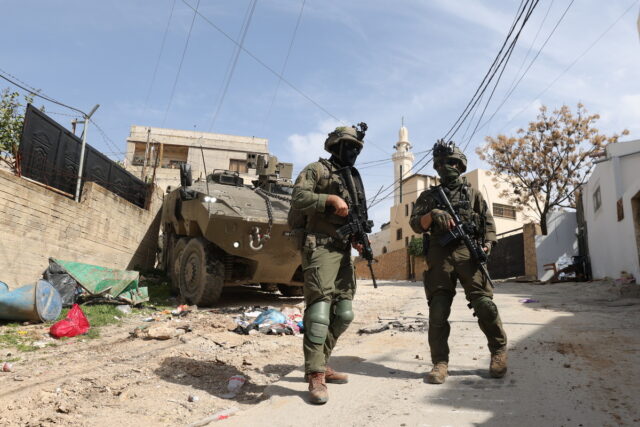 Nεκροί δύο Παλαιστίνιοι από ισραηλινά πυρά στη Δυτική Όχθη