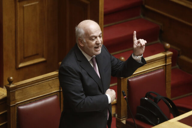 Πρόταση δυσπιστίας: Σύγκρουση Ανδρουλάκη – Φλωρίδη στη Βουλή