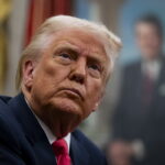 Ντόναλντ Τραμπ: Έκοψε τα επιδόματα σε χιλιάδες μετανάστες δηλώνοντάς τους «αποθανόντες»