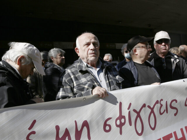 Συλλαλητήριο διαμαρτυρίας συνταξιούχων στο υπουργείο Εργασίας