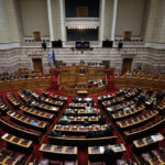 Βουλή: Ερώτηση ΣΥΡΙΖΑ για τα κενά σε τραυματιοφορείς και τις συνθήκες εργασίας τους