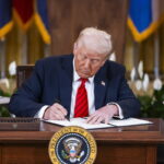 ΗΠΑ: Ο Ντόναλντ Τραμπ υπέγραψε εκτελεστικό διάταγμα για τη διάλυση του υπουργείου Παιδείας