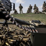 Οι ΗΠΑ αναστέλλουν ορισμένες αποστολές όπλων στην Ουκρανία