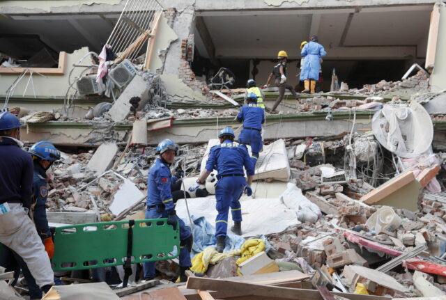 Μιανμάρ: Ενός λεπτού σιγή για τα πάνω από 2.000 θύματα του σεισμού