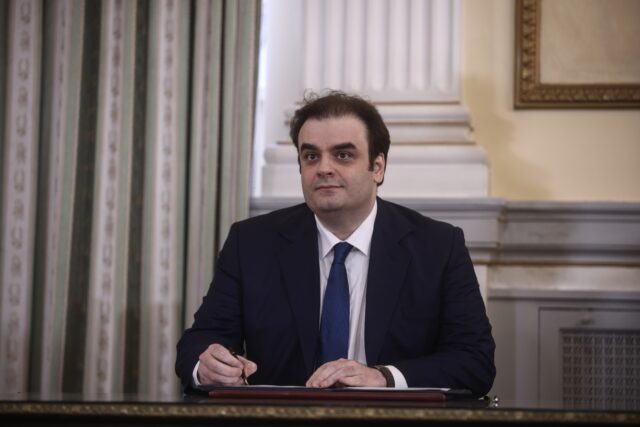 Ένωση Δικαστών και Εισαγγελέων: Υποχρέωση της κυβέρνησης η καταβολή 13ου και 14ου μισθού στον δημόσιο τομέα