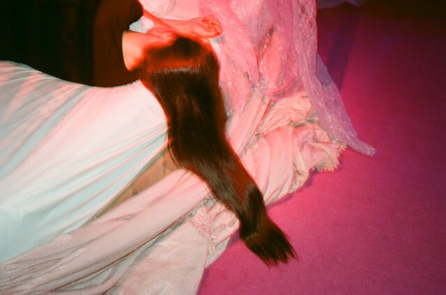 Taking up Space – μια pop up έκθεση που δίνει χώρο σε γυναίκες καλλιτέχνιδες